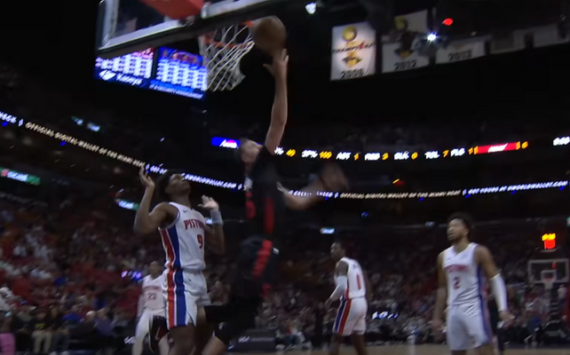 Gražiausias NBA nakties epizodas - efektinga D. Robinsono ataka (VIDEO)